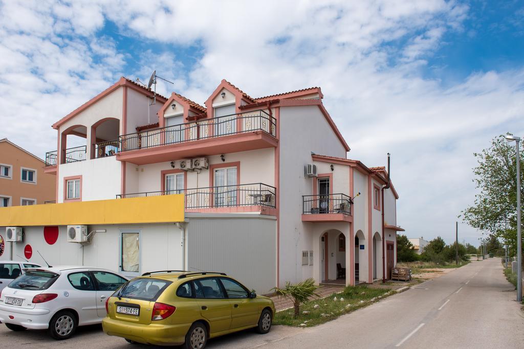 Apartmani Krka Rooms โลโซวาซ ภายนอก รูปภาพ
