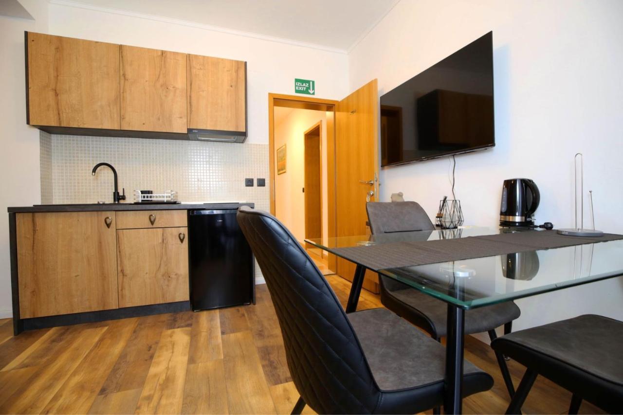 Apartmani Krka Rooms โลโซวาซ ภายนอก รูปภาพ