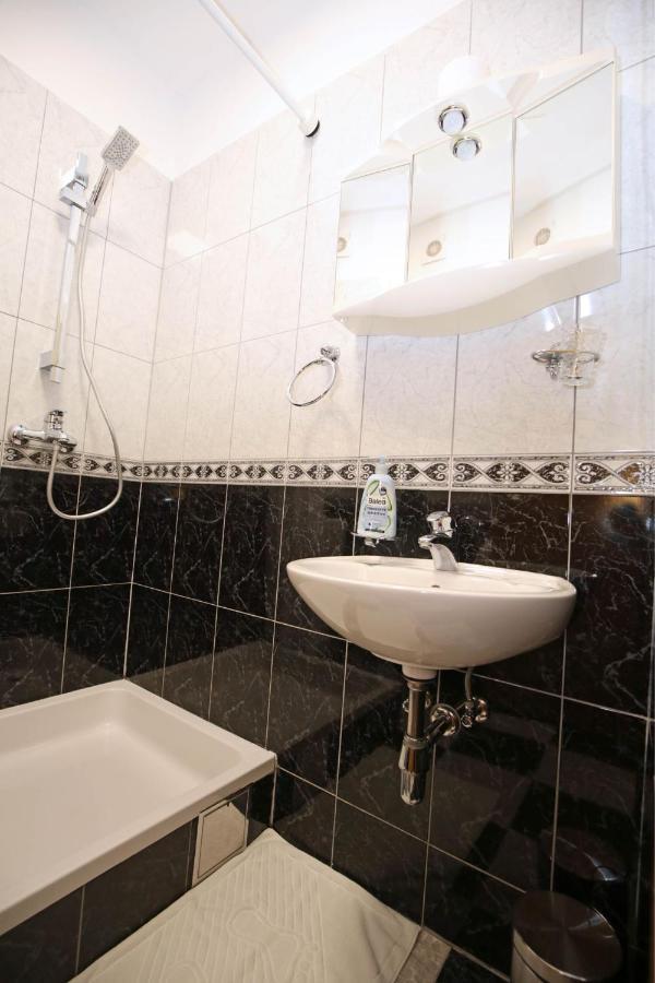 Apartmani Krka Rooms โลโซวาซ ภายนอก รูปภาพ