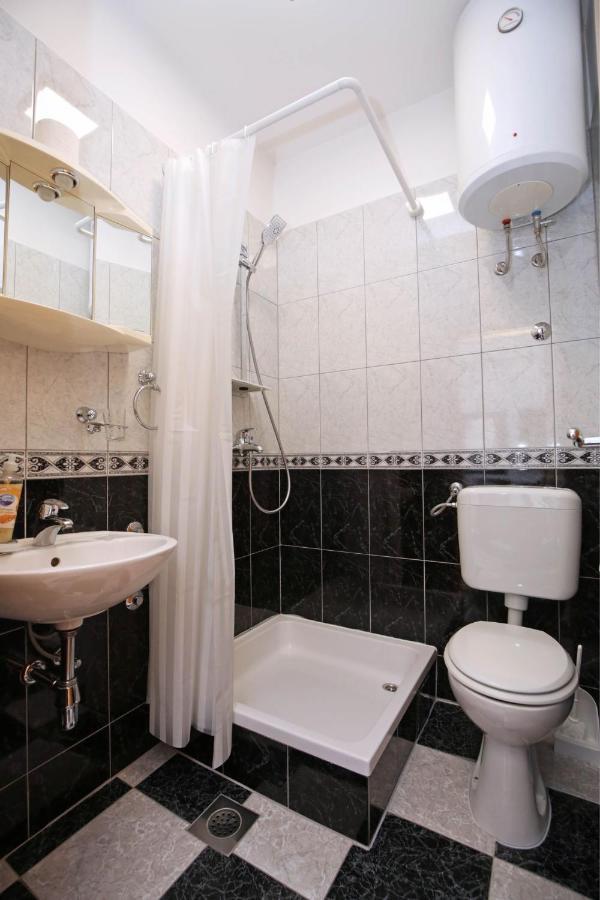 Apartmani Krka Rooms โลโซวาซ ภายนอก รูปภาพ