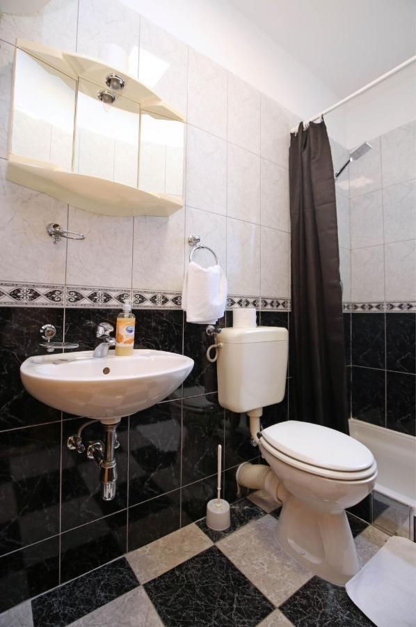 Apartmani Krka Rooms โลโซวาซ ภายนอก รูปภาพ