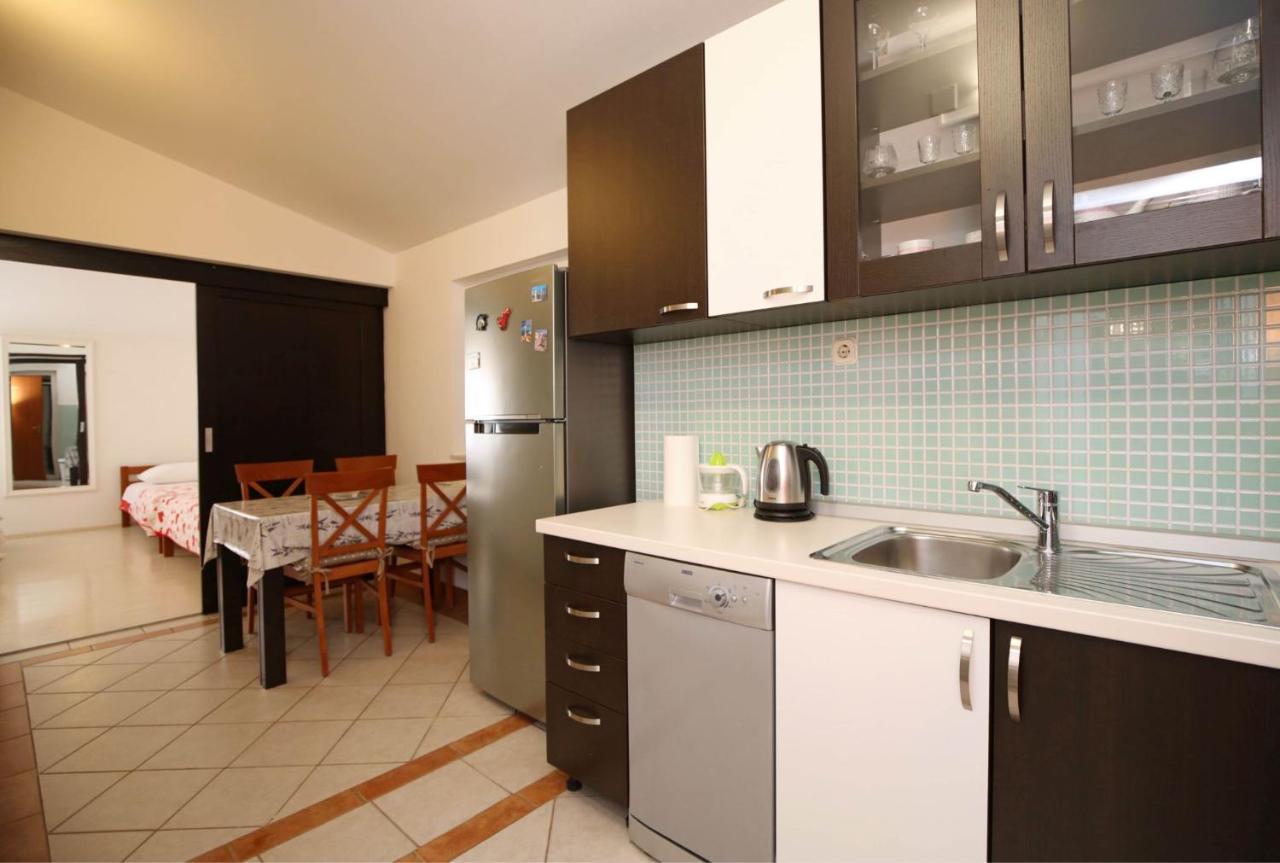 Apartmani Krka Rooms โลโซวาซ ภายนอก รูปภาพ