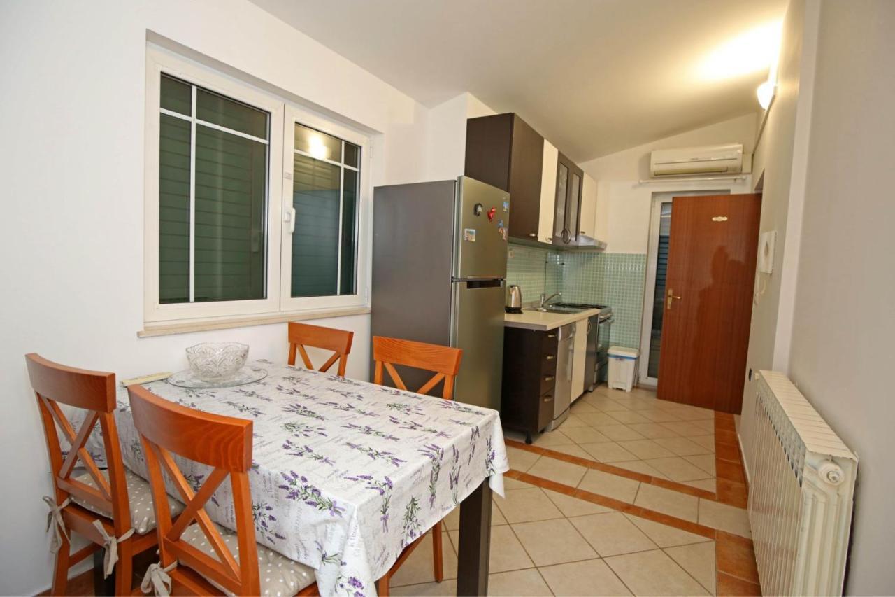 Apartmani Krka Rooms โลโซวาซ ภายนอก รูปภาพ