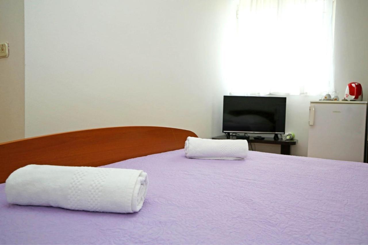 Apartmani Krka Rooms โลโซวาซ ภายนอก รูปภาพ