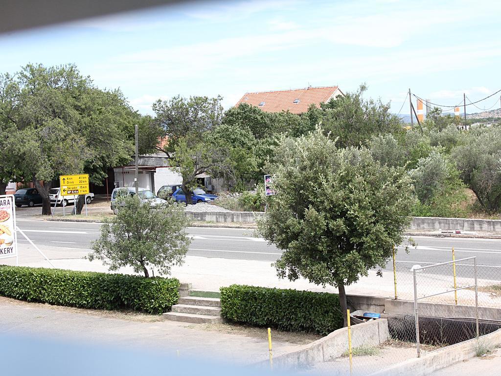 Apartmani Krka Rooms โลโซวาซ ภายนอก รูปภาพ
